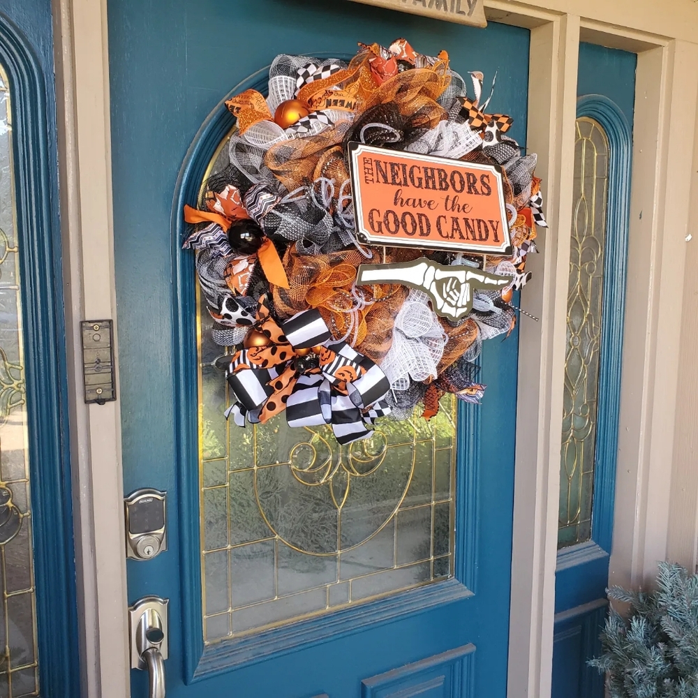 "The Neighbors Have the Good Candy" Halloween Wreath - Picture 6 of 7
